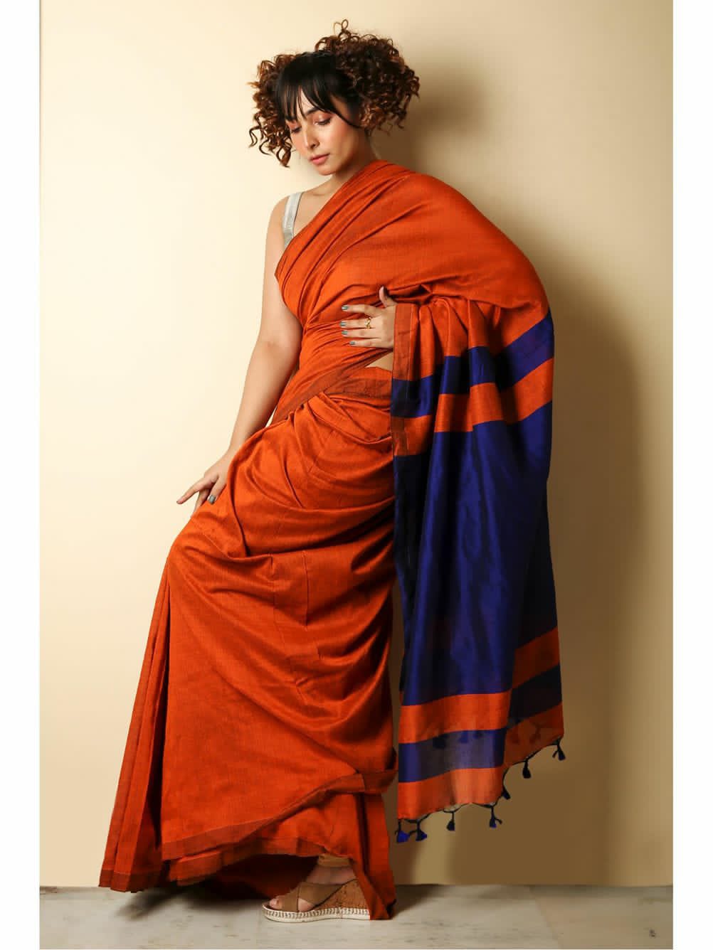 Ethereal Khadi Elegance: Handloom Saree with Running Blouse