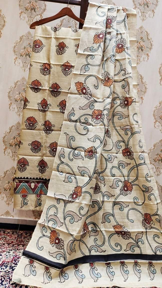 Artistry Unleashed: Handpainted Kalamkari Ensemble