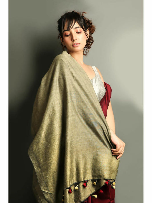 Ethereal Khadi Elegance: Handloom Saree with Running Blouse