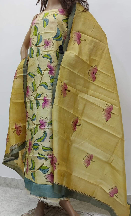 Artistry Unleashed: Handpainted Kalamkari Ensemble